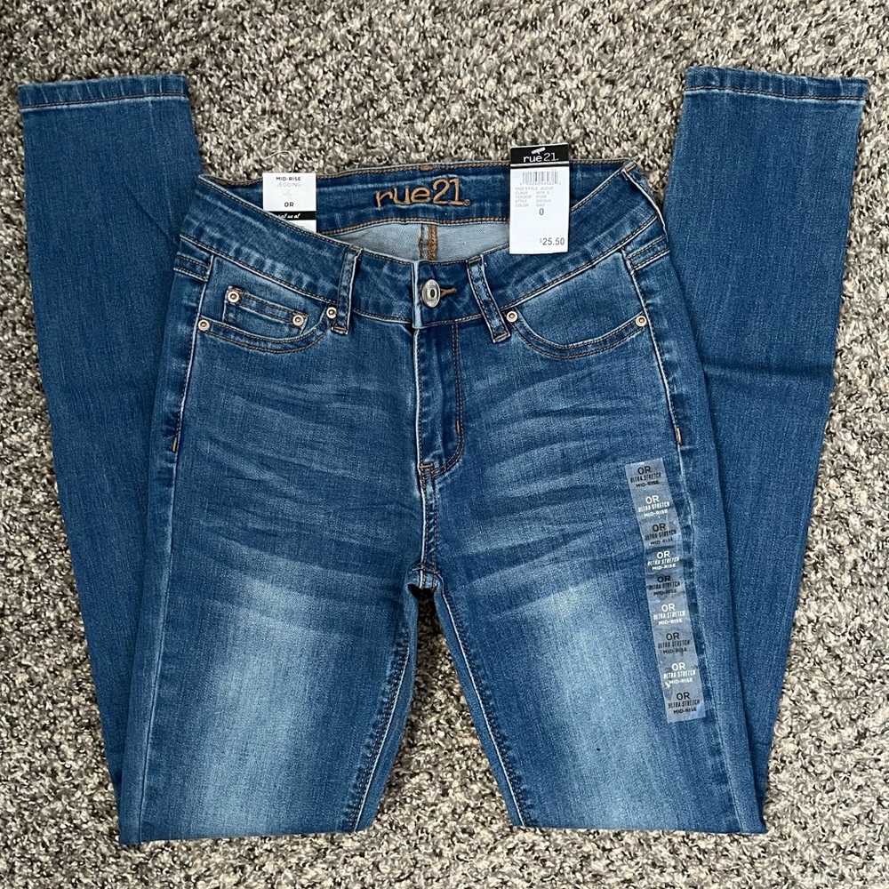 🚨NWT🚨 RUE 21. Mid-rise jeggings.